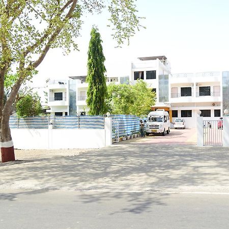 River Touch Resort Silvassa Exteriér fotografie