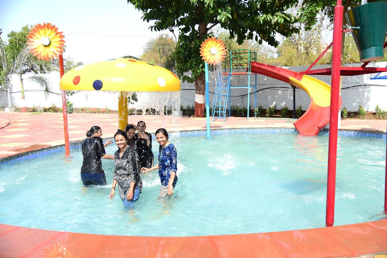 River Touch Resort Silvassa Exteriér fotografie