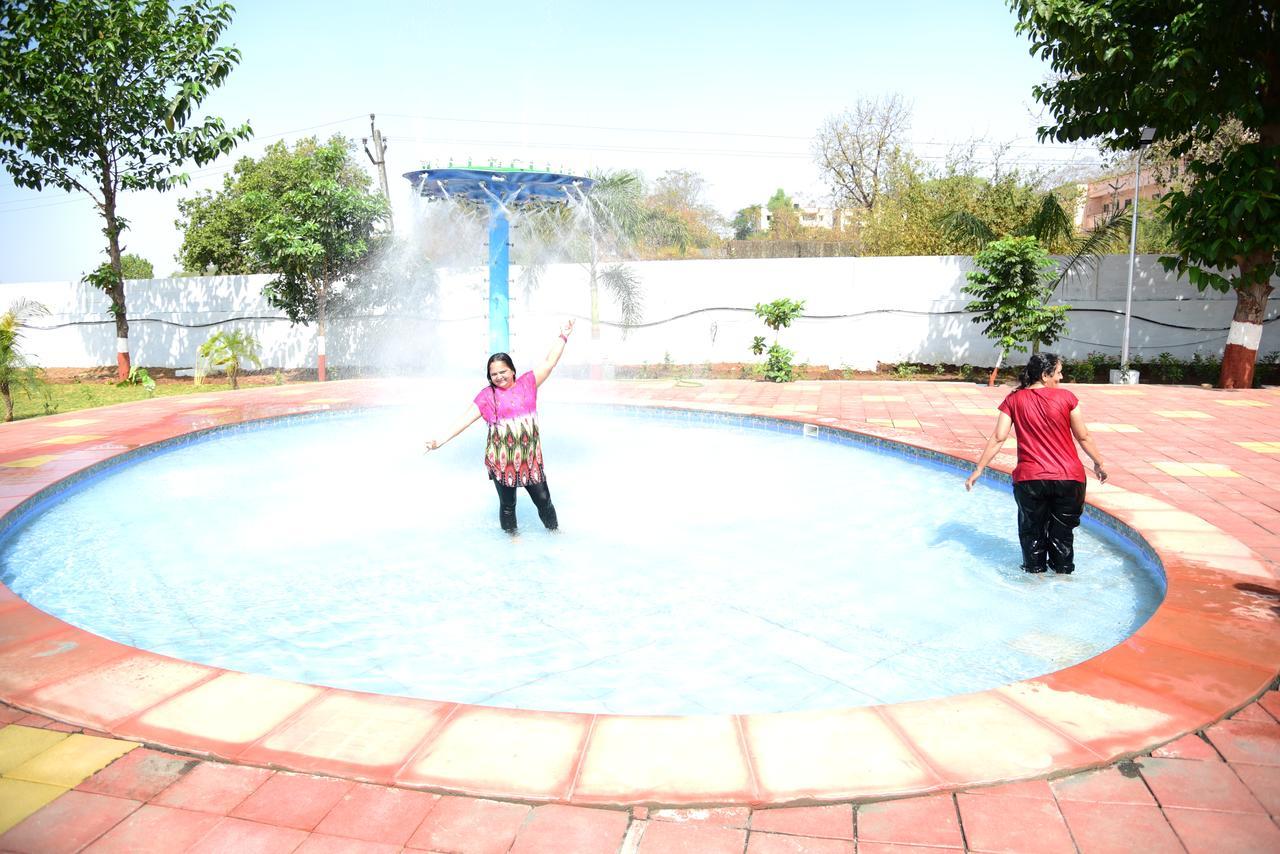 River Touch Resort Silvassa Exteriér fotografie